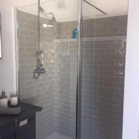 Le Nid Du Heron, Maison Avec Piscine Chauffee Privative Au Coeur De نانت