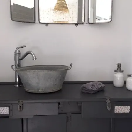 Ferienhaus Le Nid Du Heron, Maison Avec Piscine Chauffee Privative Au Coeur De Nantes