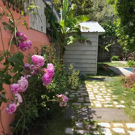 Le Nid Du Heron, Maison Avec Piscine Chauffee Privative Au Coeur De بيت للعطل نانت