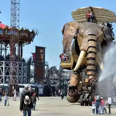 Le Nid Du Heron, Maison Avec Piscine Chauffee Privative Au Coeur De بيت للعطل نانت