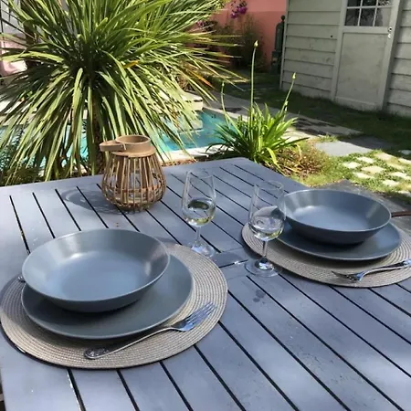 Le Nid Du Heron, Maison Avec Piscine Chauffee Privative Au Coeur De بيت للعطل نانت