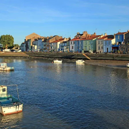 بيت للعطل Le Nid Du Heron, Maison Avec Piscine Chauffee Privative Au Coeur De نانت