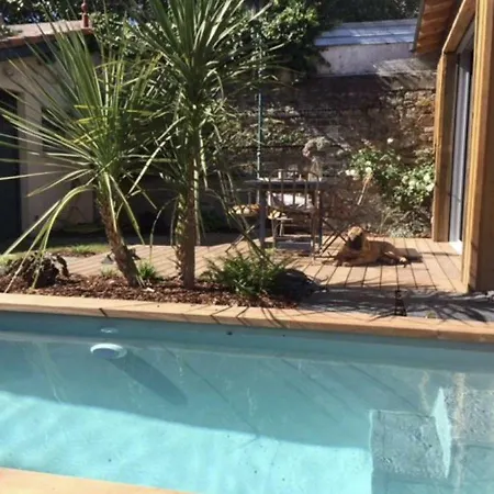 Le Nid Du Heron, Maison Avec Piscine Chauffee Privative Au Coeur De نانت