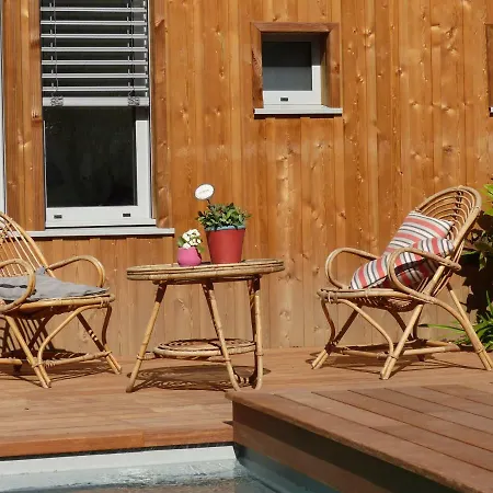 Ferienhaus Le Nid Du Heron, Maison Avec Piscine Chauffee Privative Au Coeur De Nantes