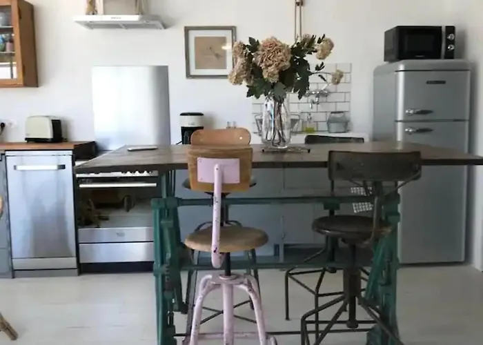 Le Nid Du Heron, Maison Avec Piscine Chauffee Privative Au Coeur De Nantes