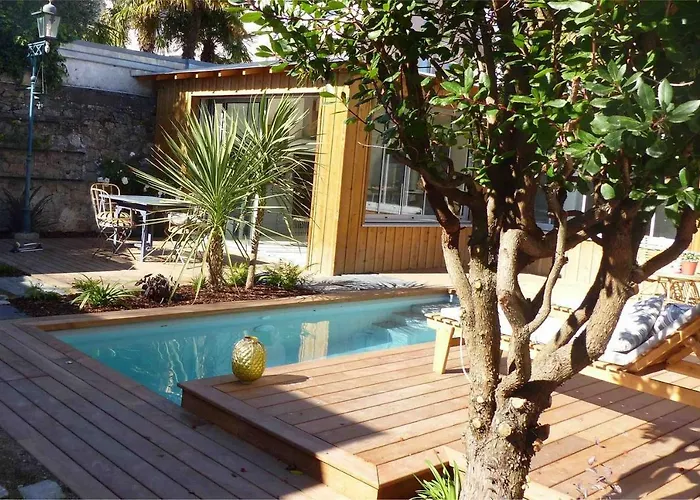 Prázdninový dům Le Nid Du Heron, Maison Avec Piscine Chauffee Privative Au Coeur De Nantes