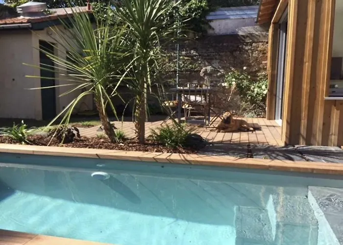 Le Nid Du Heron, Maison Avec Piscine Chauffee Privative Au Coeur De Nantes