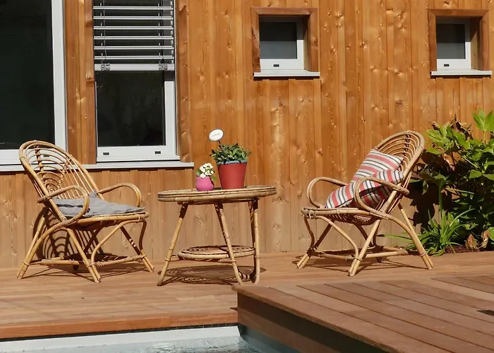 Prázdninový dům Le Nid Du Heron, Maison Avec Piscine Chauffee Privative Au Coeur De Nantes